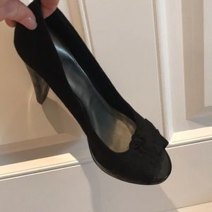 Black high heel shoe 4.5 “ heel height